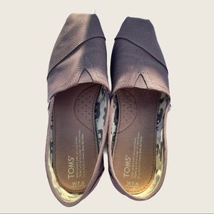 Woman’s Gently Used Toms Shoes Gray Size 7.5W